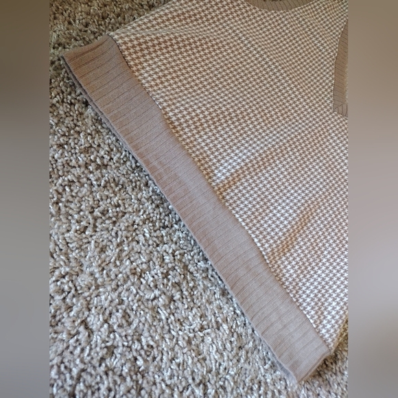 Mixed Threads Cropped Vest Top - Picture 2 of 11